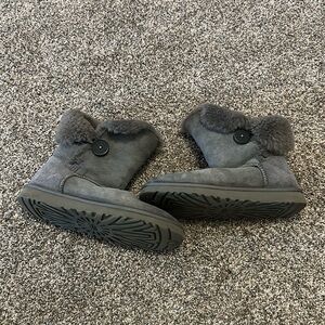 UGG Sheepskin Boots. Gray Women’s 9